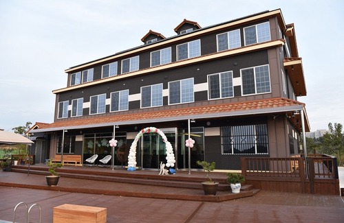 Yongnam-myeon Hotel | Tongyeong Moonlight Narae Pension