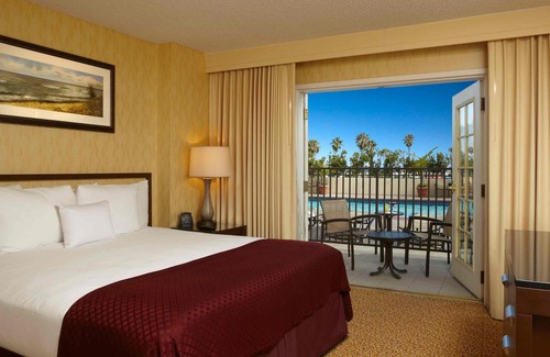 Downtown Hotel | Hilton Santa Monica Hotel & Suites