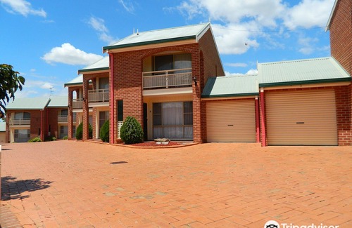 West Tamworth Hotel | The Roseville Apartments
