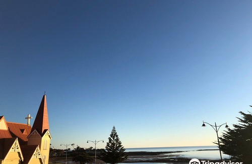 Penguin Hotel | Penguin Beachfront Apartments