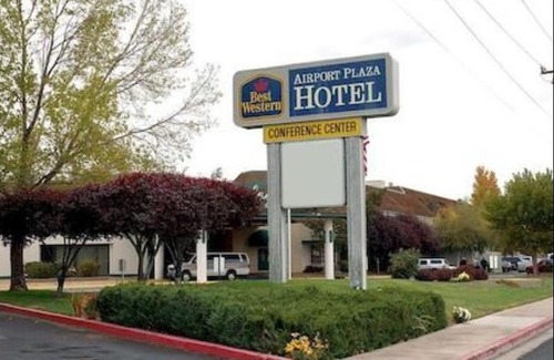 Newhall Hotel | Best Western Plus Airport Plaza