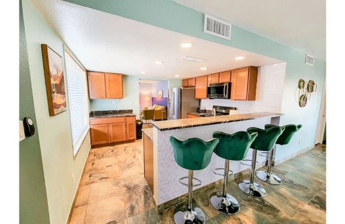 Glendale House | Cheerful Private Pool Oasis! 2 miles to Stadiums!