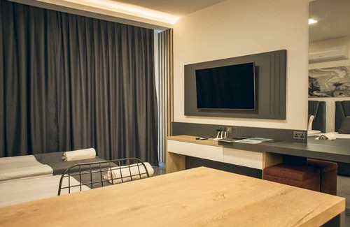Trikomo Apartment | Studio Flat w Shared Pool 4 min to Beach in Iskele