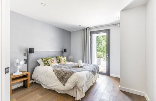 Doussard Villa | Maison Blanchard - Seven Bedroom Villa, Sleeps 16