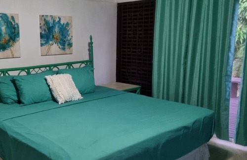 Kingstown House | Amazing views, close to supermarkets, shopping, beaches