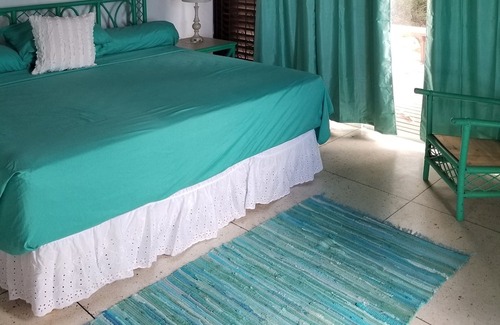 Kingstown House | Amazing views, close to supermarkets, shopping, beaches