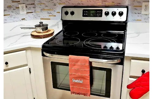 Candler House | Eclectic Ranch Style Home - Sleeps 12