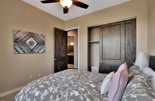 Prescott House | *luxury living in this spacious and stylish home, Min From Downtown!