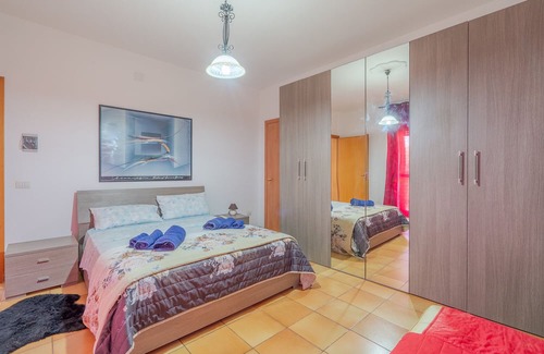 Arenella Villa | Accessible Villa "Franca Zona Arenella" with Private Terrace & Wi-Fi