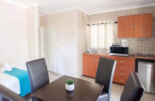 Windhoek House | Ideal Location! Spacious Accommodation, Pools, Short Drive to Maerua Mall!