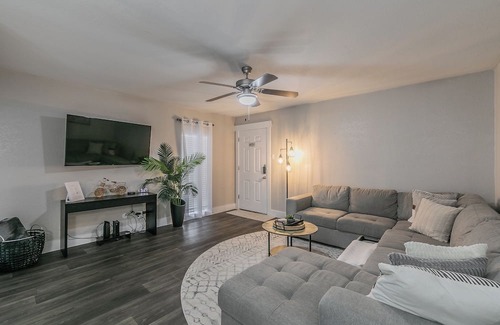 Arlington Apartment | Cozy 2BR Farmhouse Apt - Sleeps 8 - FREE Parking!