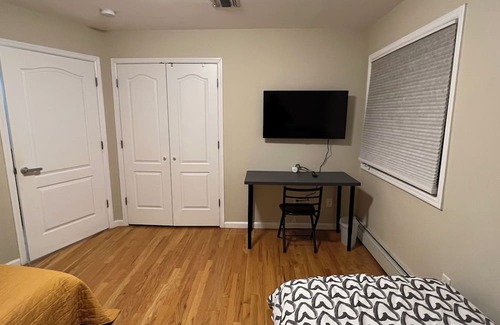 Palisades Park House | Cozy 1-bedroom only 20 minutes away from Manhattan. Not entire home.