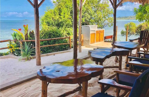 Kidoti Apartment | Ocean View Room at The Adventure Villa + Breakfast