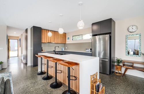 Port Sorell Villa | Villa 3 is modern with stylish furniture. The villa is close to the beach/cafe.