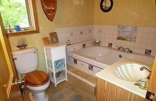 Rhinelander House | Beautiful Lakefront House With Three Bedrooms, Two Baths, Pier / Hoist