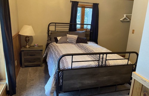 Rhinelander House | Beautiful Lakefront House With Three Bedrooms, Two Baths, Pier / Hoist