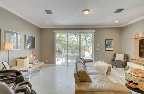 Lake Ridge House | Beach house with heated pool and toys