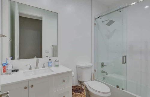 Lake Ridge House | Beach house with heated pool and toys