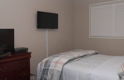 Brampton House | AWESOME MAIN HOUSE/BASEMENT IS SEPARATE SUITE