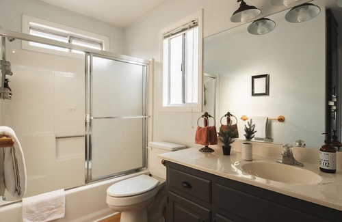 Big Bear Lake Cottage | Walk/Bike to BikePark/Lake/Zoo/Trails + FirePit + Pet/Baby-friendly