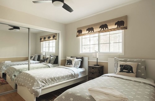 Big Bear Lake Cottage | Walk/Bike to BikePark/Lake/Zoo/Trails + FirePit + Pet/Baby-friendly