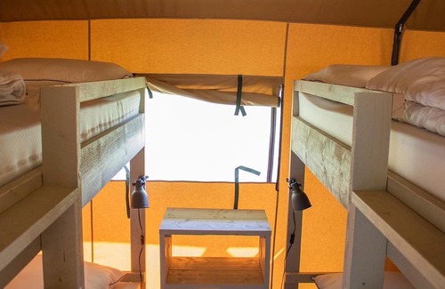 Salles-Curan Ski Chalet | Luxe Sanitary XL 6 Pers. Villatent at camping Les Genêts on Lake Pareloup