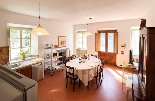 Capannori Villa | VIVI - villa with private pool. Free WiFi. Lucca.