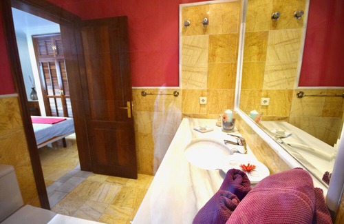 Montana Roja Villa | Beautiful villa & Private pool & Free wifi& parking & BBC international channels