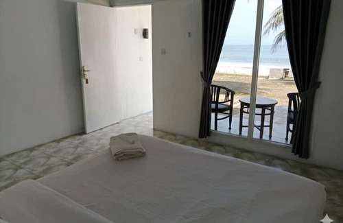 Cikakak Resort | La Plage Beach Club & Resort