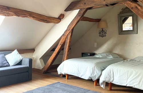 Combreux House | Maison piscine & tennis partagés