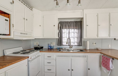 Davenport Cottage | Davenport Couple's Retreat w/Resort Perks!