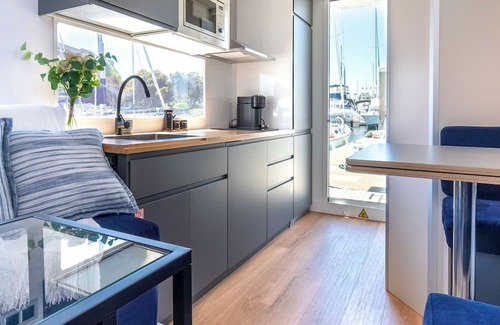 Sausalito Boat Rental | Modern Luxury Floating 2bd/1ba Boat Home in Scenic Sausalito - Walk to Downtown!