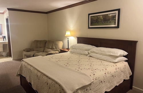 Arthur House | Charming hotel with WiFi and AC in peaceful Arthur