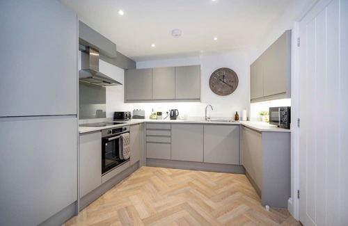 Sudbury Apartment | DB: 2 King Charles Court