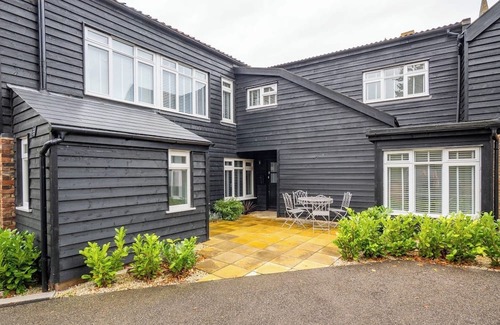 Sudbury Apartment | DB: 2 King Charles Court