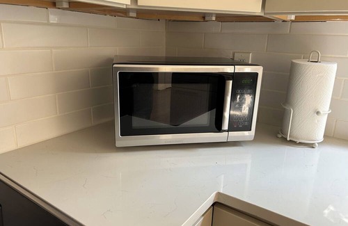 Overland Park House | KC Spacious Relaxation: 6bdrm 3.5bath 2800 sqft