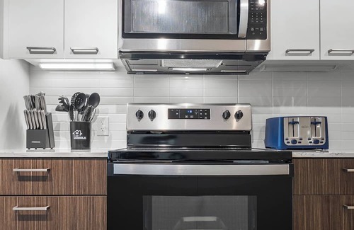 Lower Allston Apartment | Luxury Studio near Harvard 0896