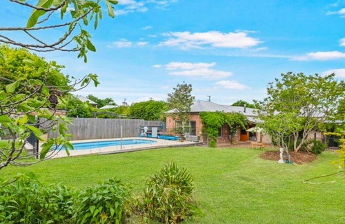 Bathurst Apartment | Cozy renovated studio/study in Grand home. Garden & pool access - 2 mins to CBD.