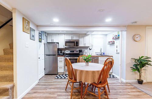 Bluemont House | Chic Stay With Jacuzzi, Firepit, Board Games in Central Ballston/DC area