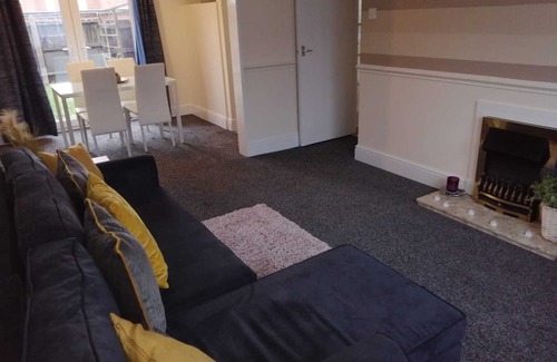 Aylesbury House | 3-bedroom house in enjoyable Aylesbury with WiFi