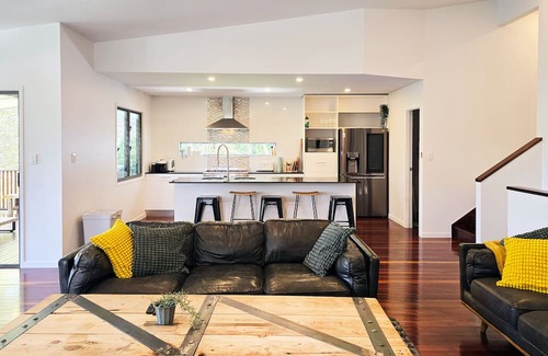 Sunshine Coast House | Split level multi-family tropical beach house