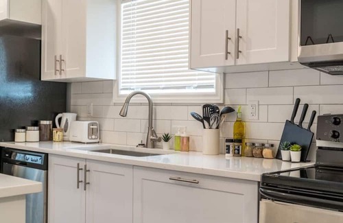 Kirkendall North House | Hunter - Main · White Kirkendall - Mins to DT Hamilton- 3 Bed Home