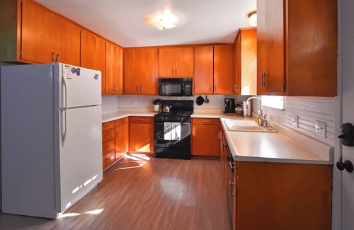 Tahoe Paradise Cabin | Charming Cherokee Cabin – Secluded Stay for 6 Just 10 Minutes to Tahoe!