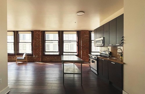 Downtown Los Angeles Condo | Charming NY-Style Loft in Historic Core + 2 Full Baths