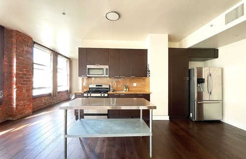 Downtown Los Angeles Condo | Charming NY-Style Loft in Historic Core + 2 Full Baths