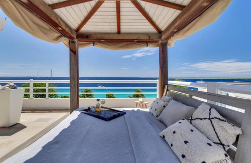 Kralendijk House | Luxury penthouse with private pool and beachfront