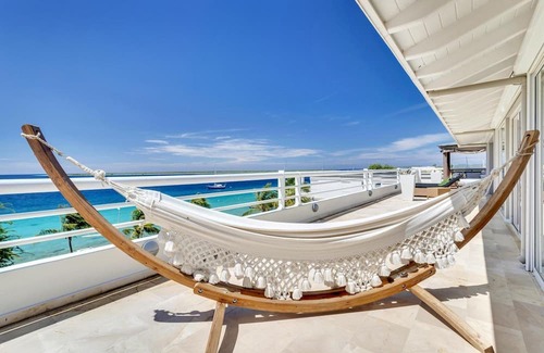 Kralendijk House | Luxury penthouse with private pool and beachfront
