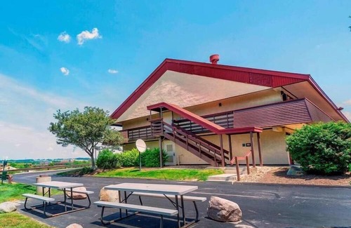 Downtown Cleveland House | Adventure Awaits! Near Huntington Convention Cente
