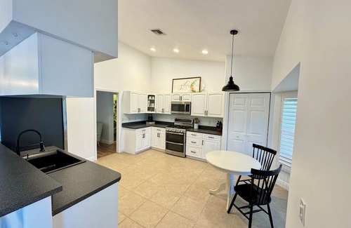 Jupiter Farms House | Charming 3-bedroom house with POOL and WiFi in Jupiter