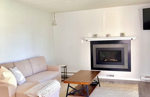 Regional District of Nanaimo Resort | ~ SnowBirds ~OCT-MARCH 1100 WK/2600 month (Seaside unit) Sleeps 6